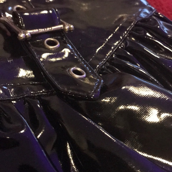 Lace Corset and Mini Skirt Set - Picture 4 of 6